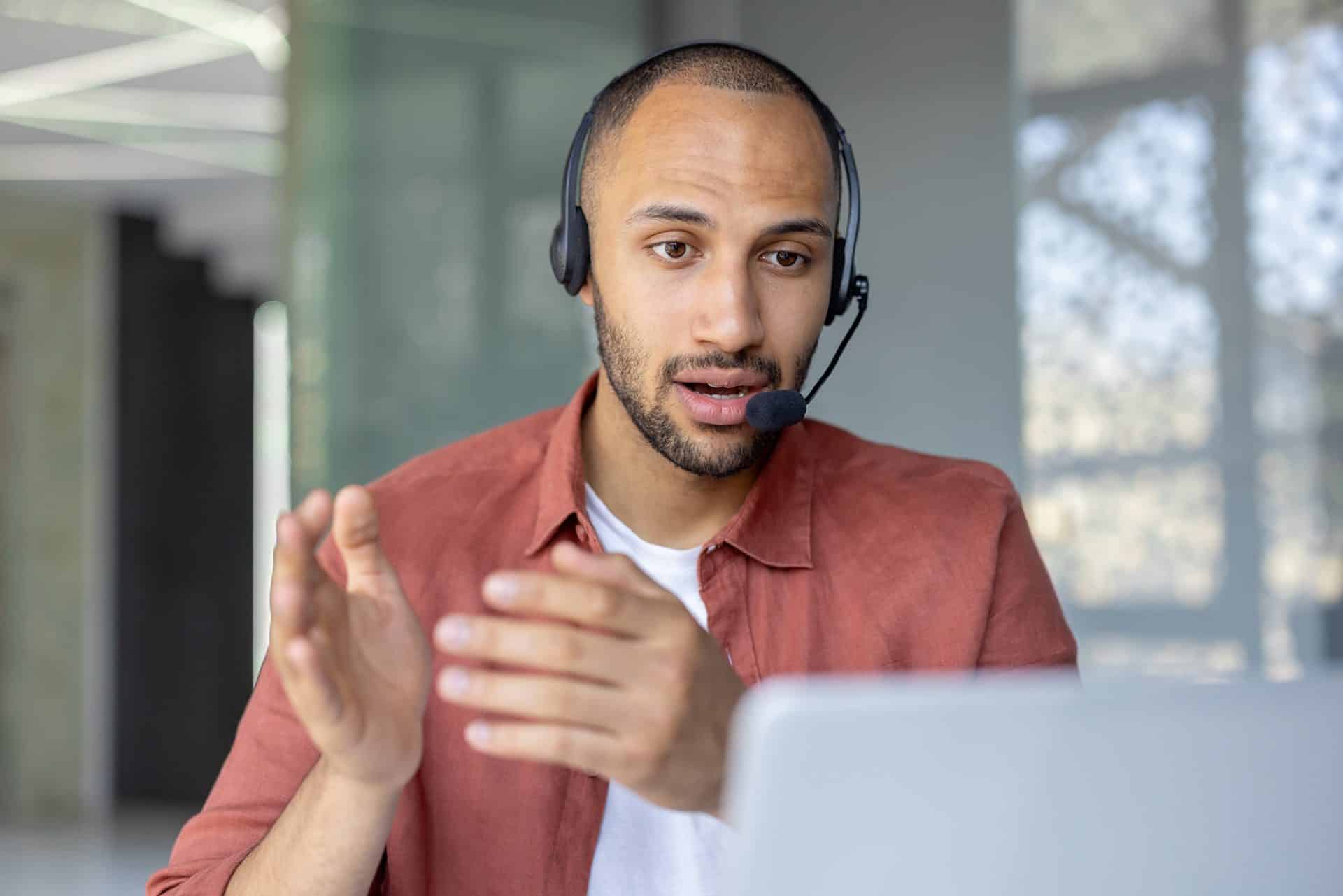 Intoto-medewerker-telefonisch-advies